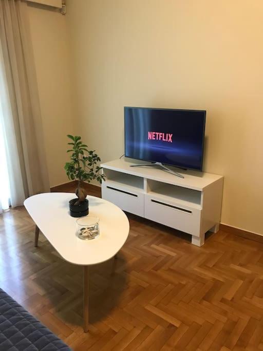 Cozy Flat In Centre - 30 Secs Walking Ampelokipoi Metro Station
